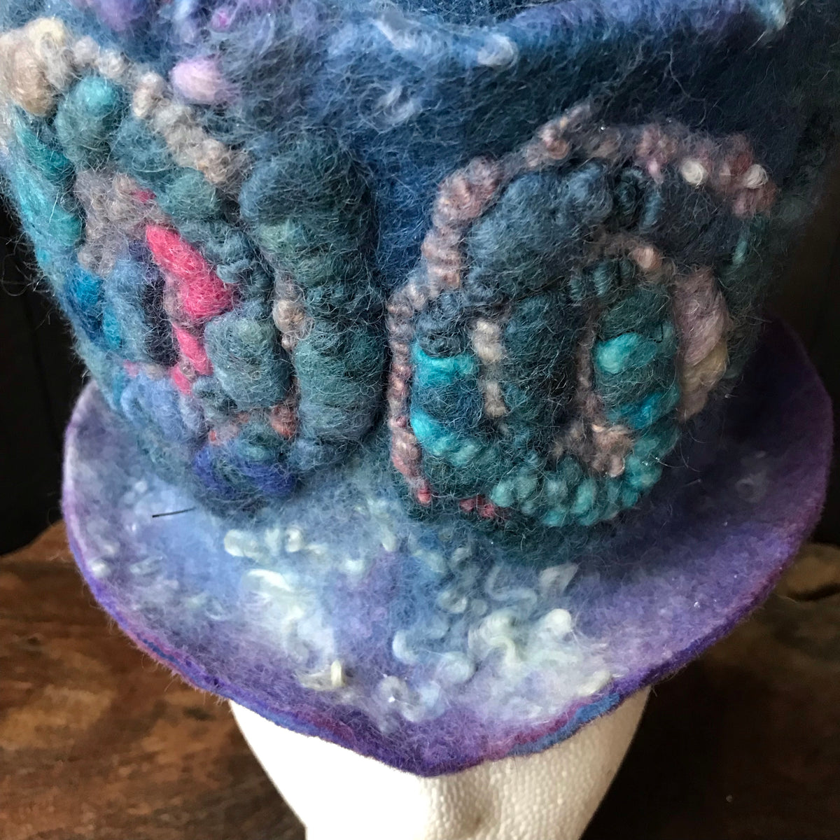 Blue felted top hat 100% Wool size 23” | Chapeau Bleu Haut de forme en feutre Grandeur 23” - Mynoush