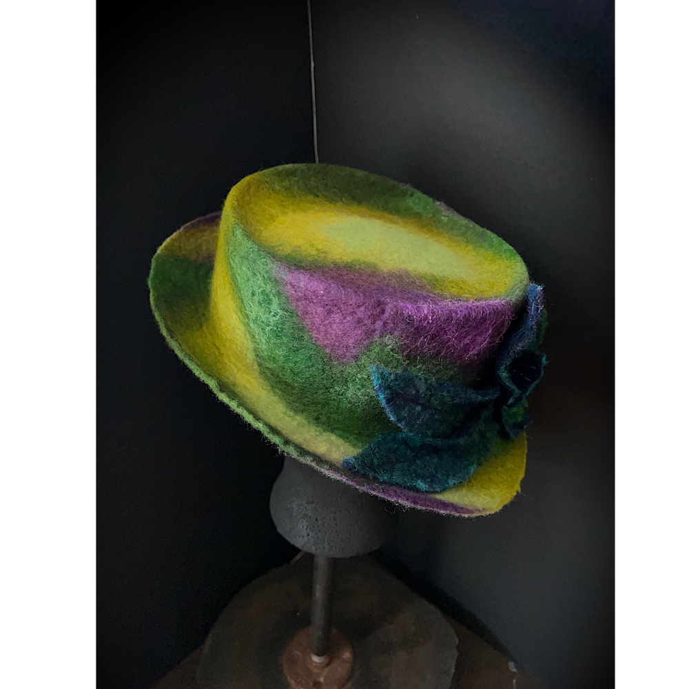 Felted top hat with rose - 22.5”