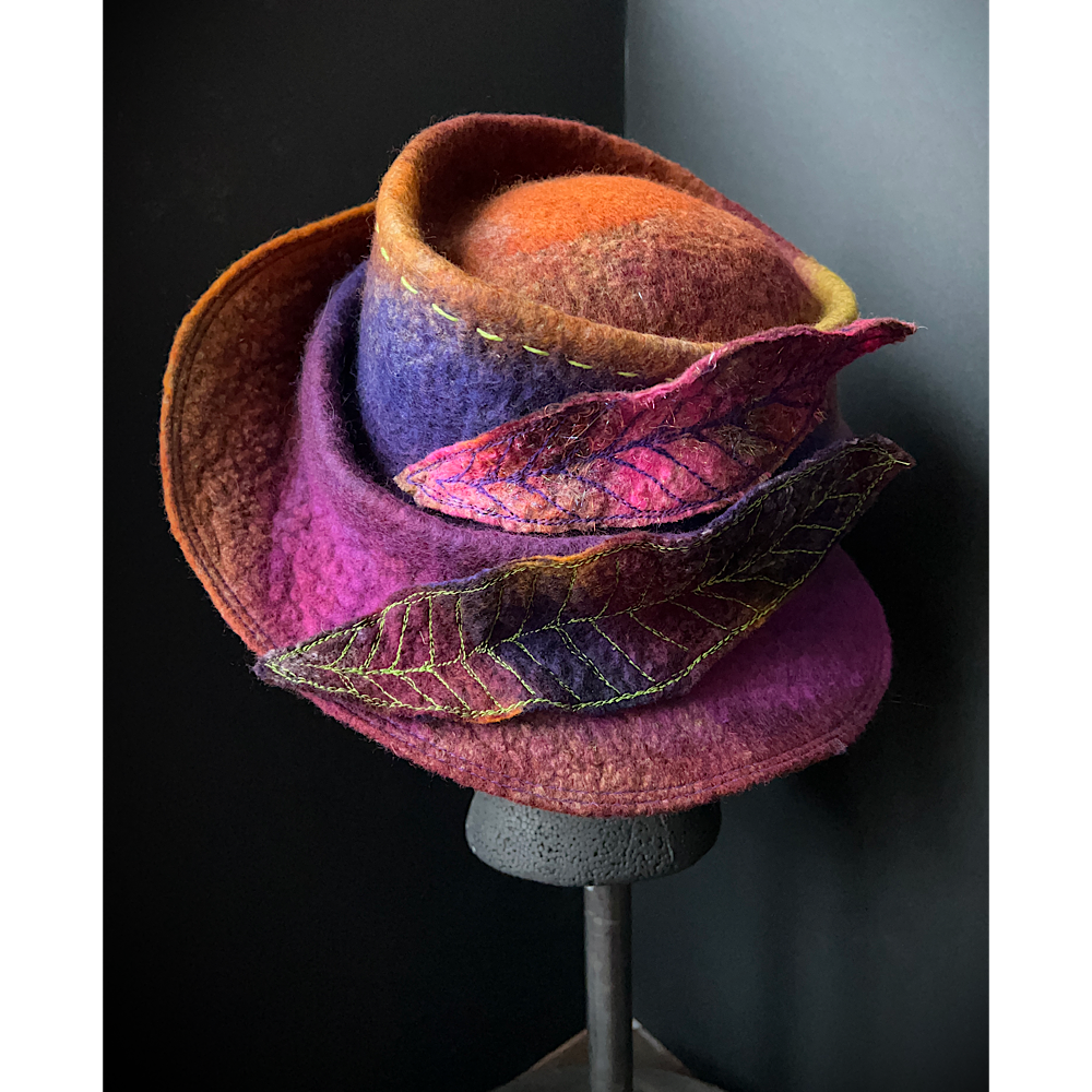 Felted top hat with leaves - 23.5“