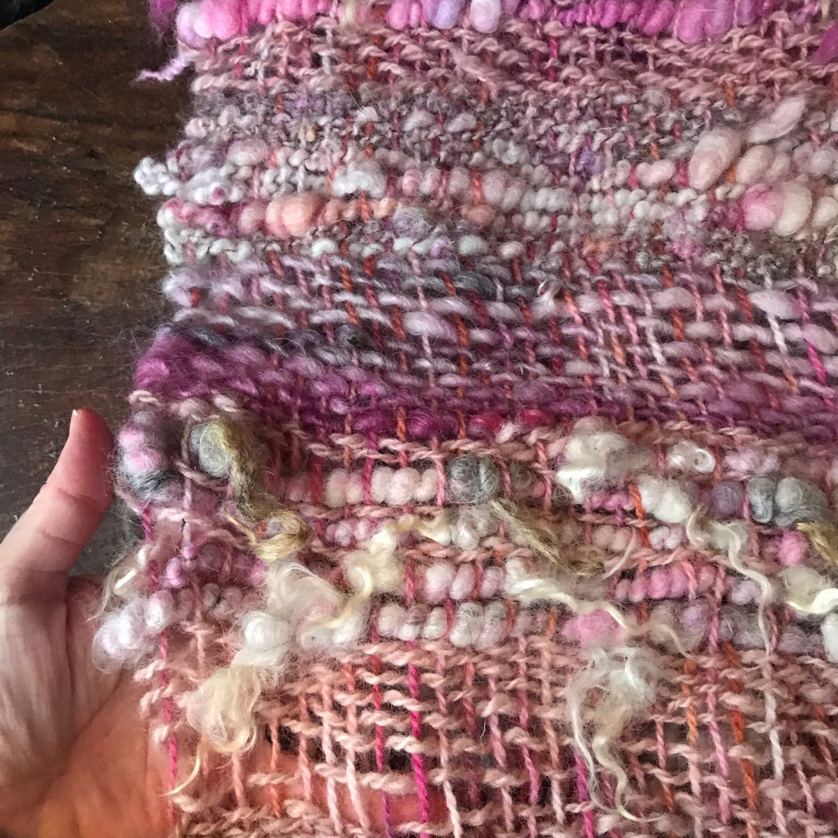 Light pink woven scarf 100% Wool Hand woven 90” x 9”| Foulard rose en laine tissé main 90”x9” - Mynoush