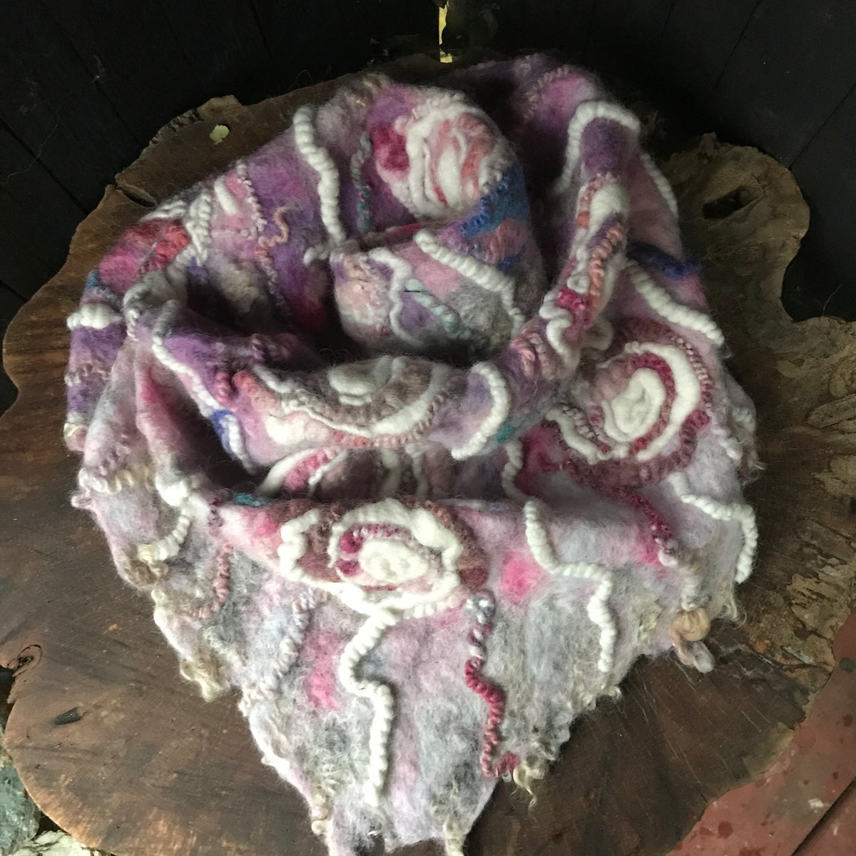 Felted triangular shawl | Châle en feutre 58” x 21” - Mynoush