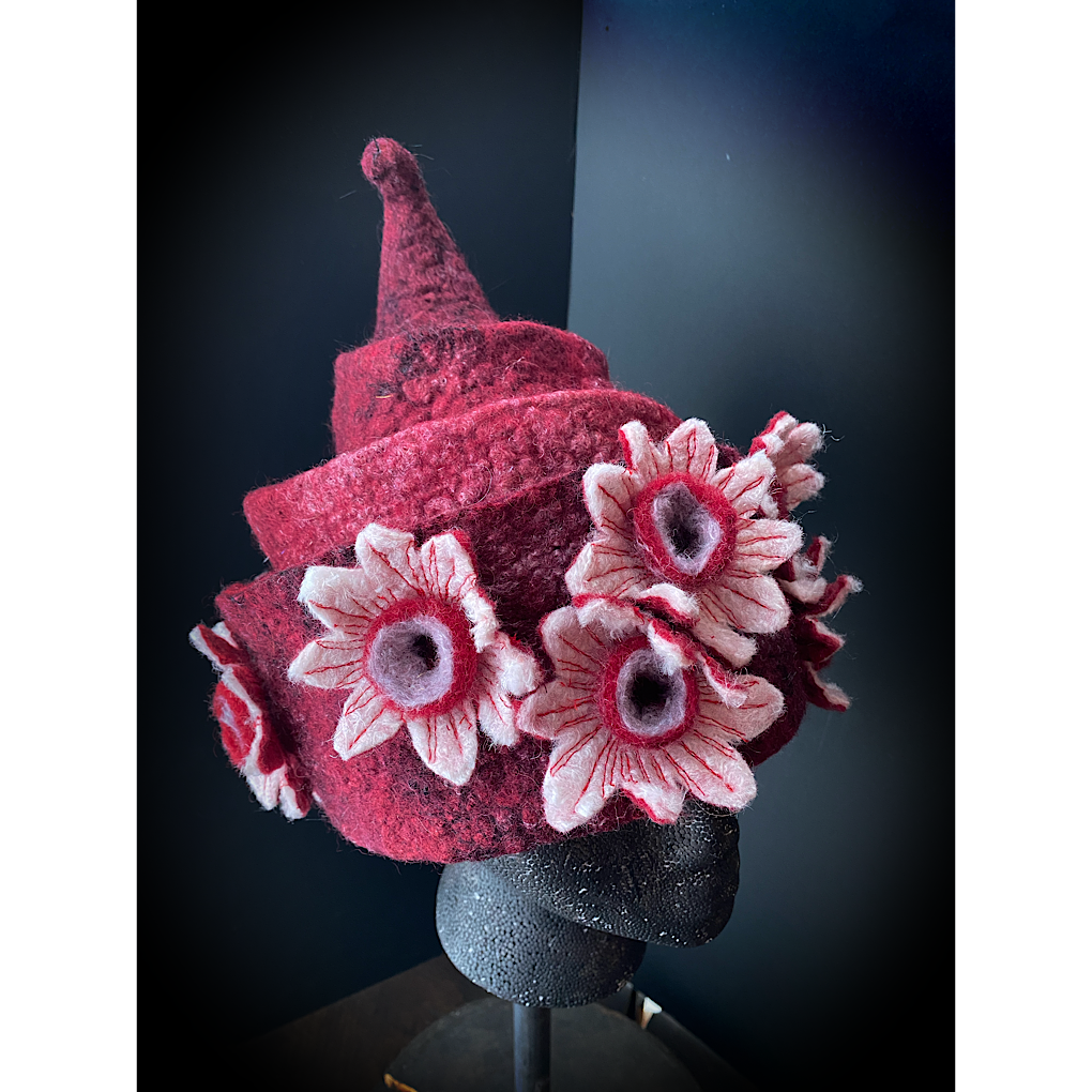 Winter is blooming - Felted hat 24.5“ medium large