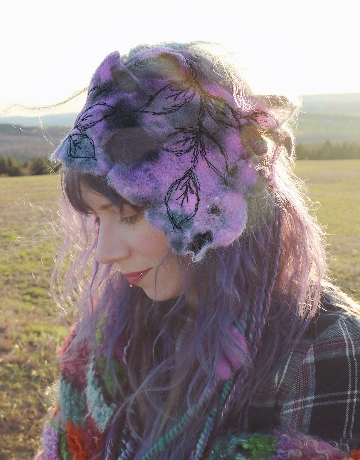 Purple felted headband with embroidery | Bandeau mauve en feutre avec broderie - Mynoush