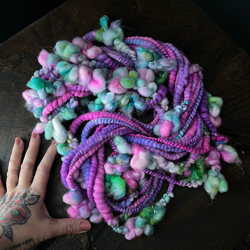 Iris - bubbly art yarn