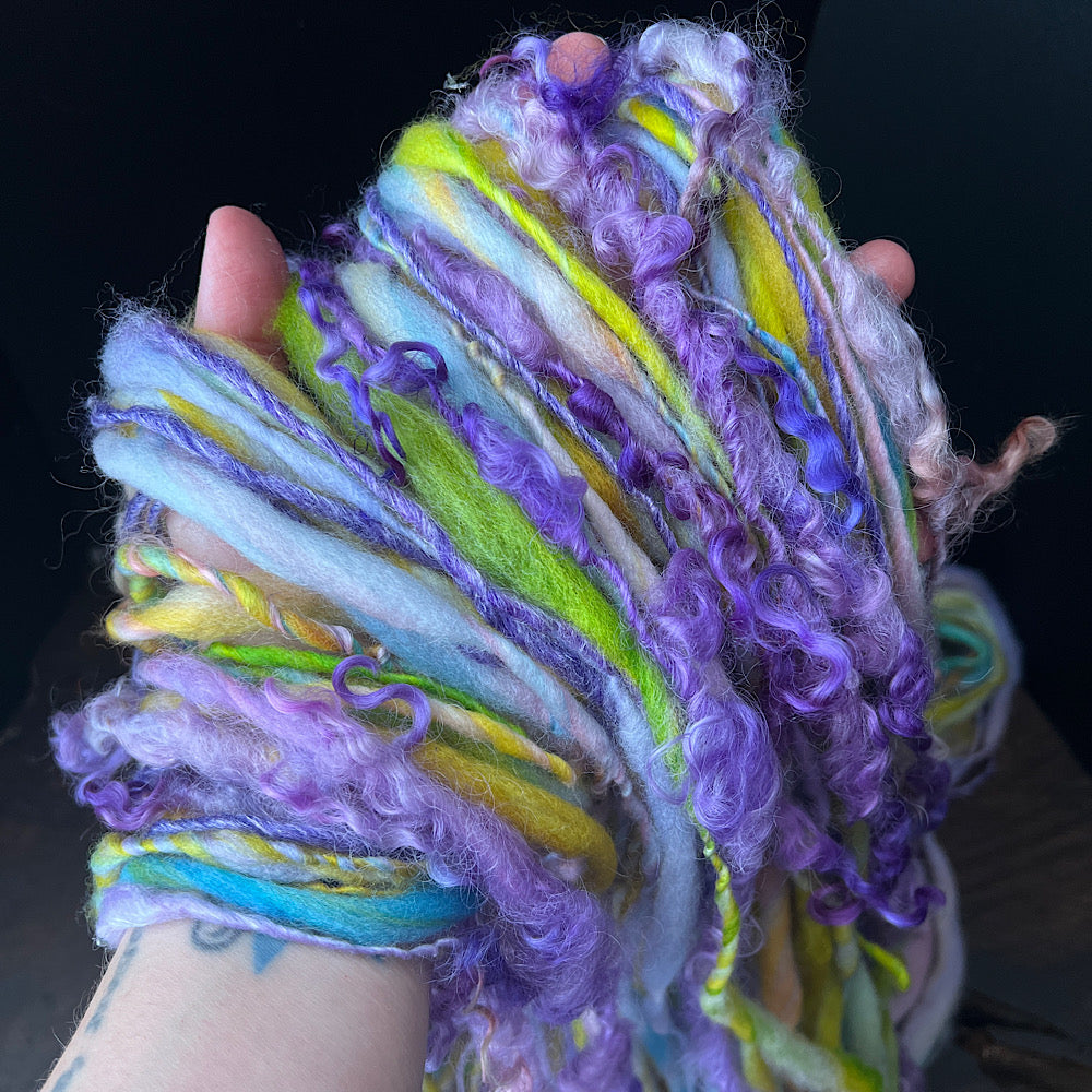 Iris twist art yarn single