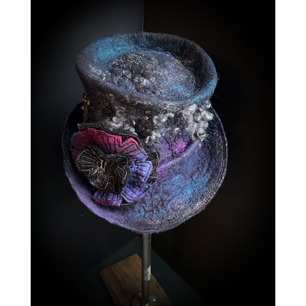 Felted top hat with flower - 23.5”