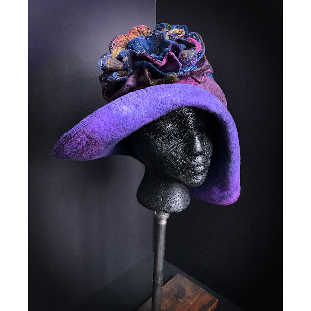 Felted flapper’s hat with rose size 23.5”