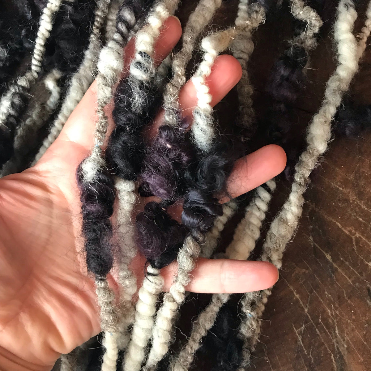 Grey black hand spun yarn 100g 15y - Mynoush