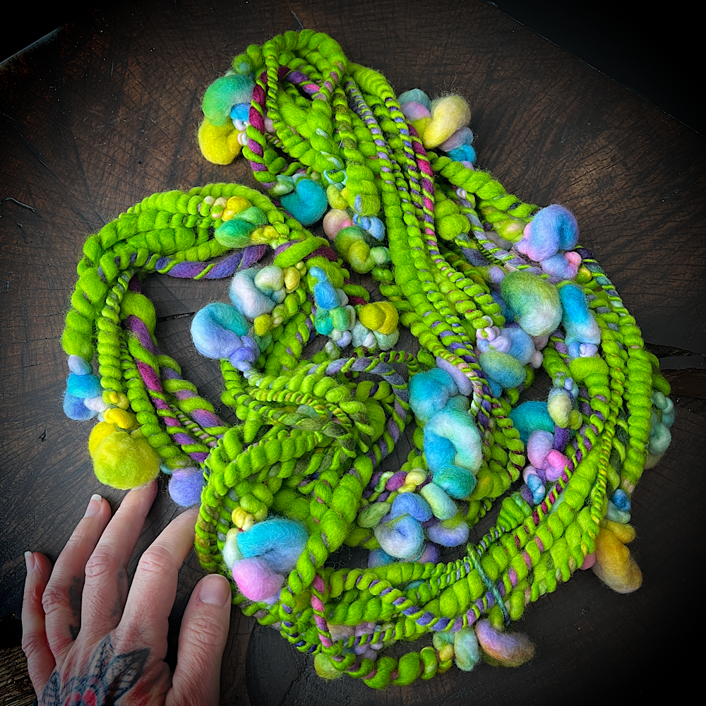 Frog twist art yarn