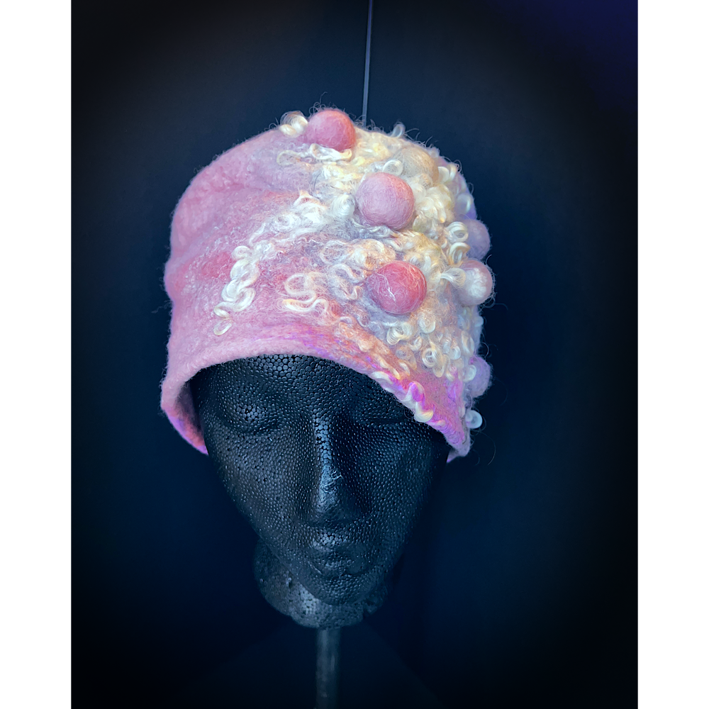 Felted toque with bubbles size 23”